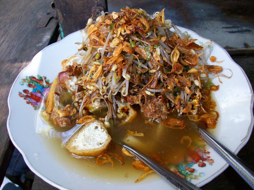 Lontong Balap Garuda Pak Gendut Kuah Segar dan Gurihnya Memikat - Kuliner Surabaya