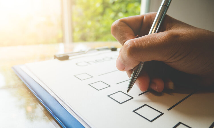 Membuat checklist barang bawaan, Sumber: thejenkinsinstitute.com