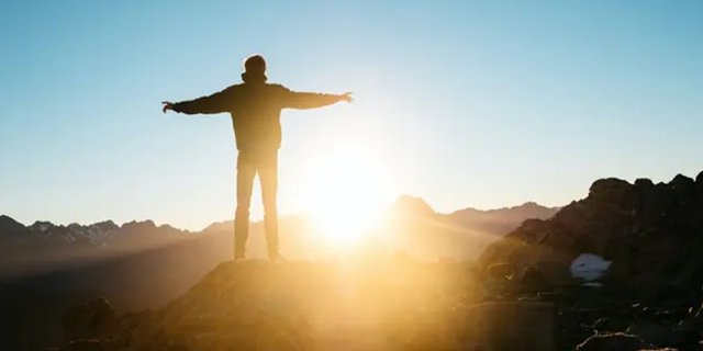 Menikmati sunrise, sumber dream.co.id