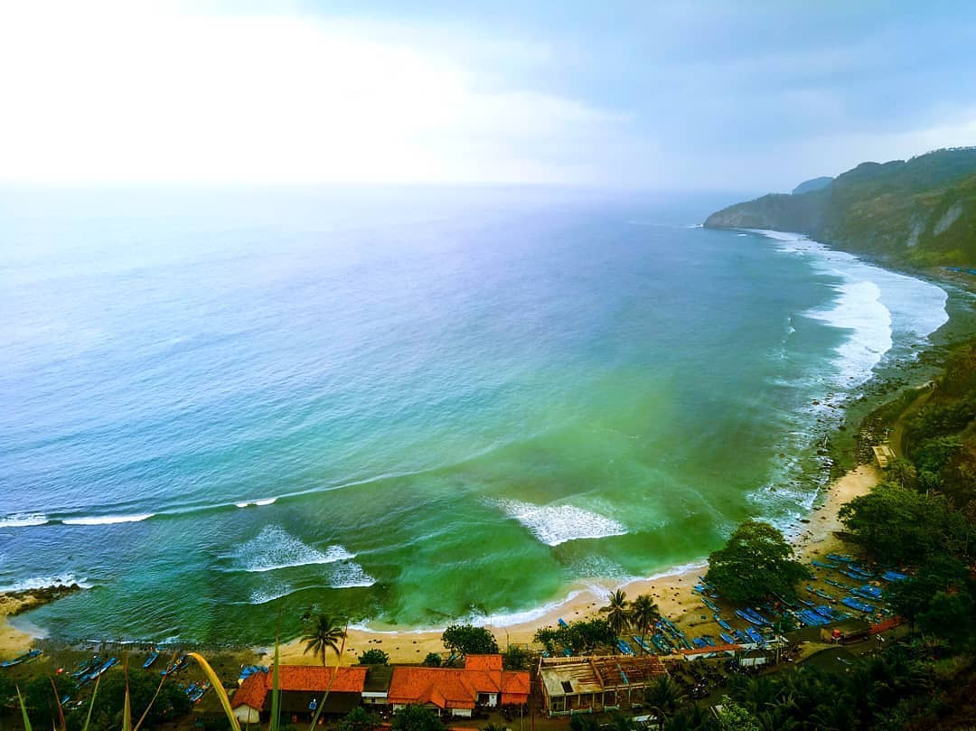 Pantai Menganti, disebut mirip dengan New Zealand. sumber: okezone.com