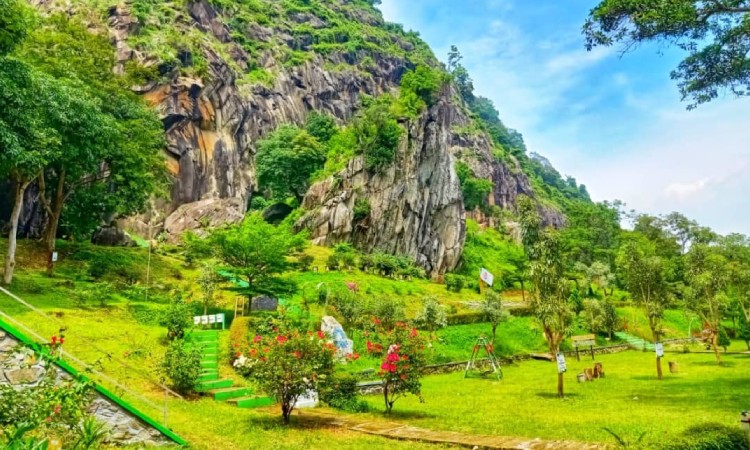 Wisata Batu Lawang Cirebon, Sumber: ugj.ac.id