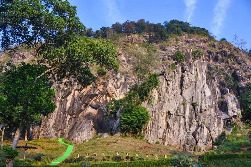 Wisata Batu Lawang