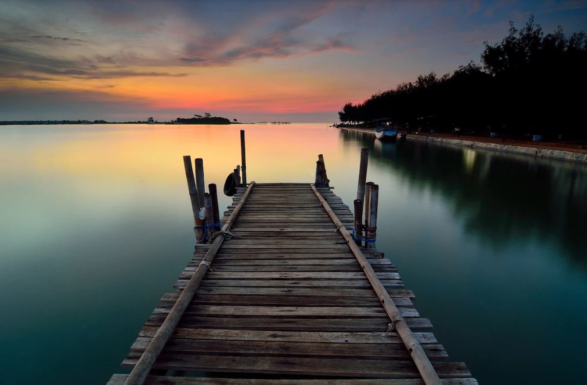 senja yang indah di Pantai Marina. sumber: pinhome.id